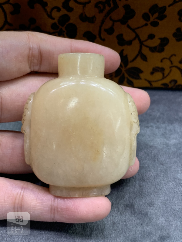 清黄玉浮雕兽耳衔环鼻烟壶 - 图2